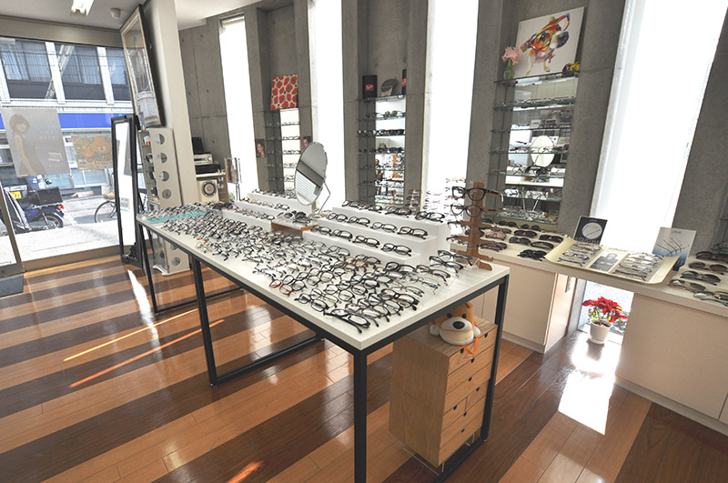 メガネ・コンタクトの三愛