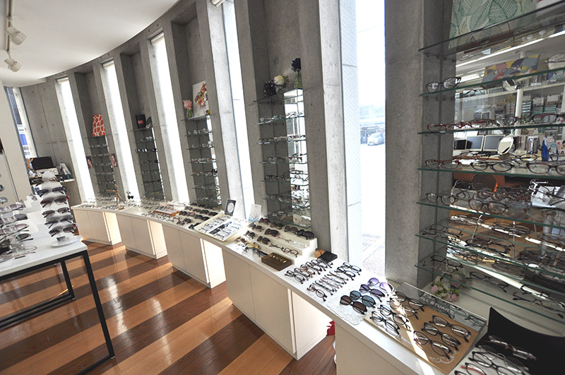 メガネ・コンタクトの三愛